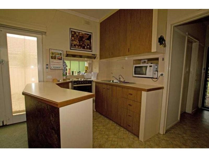 7 Longmore Street, Kangaroo Flat VIC 3555