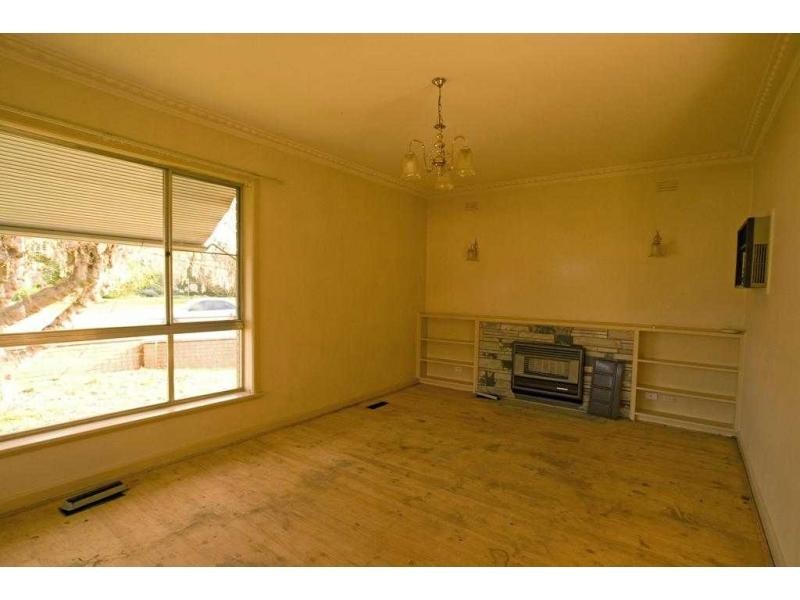 9 Oak Street, Golden Square VIC 3555