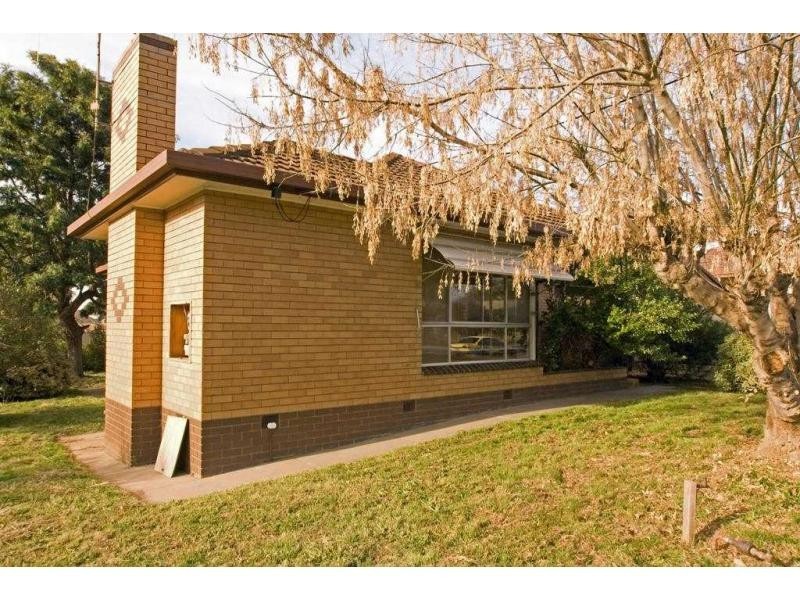 9 Oak Street, Golden Square VIC 3555