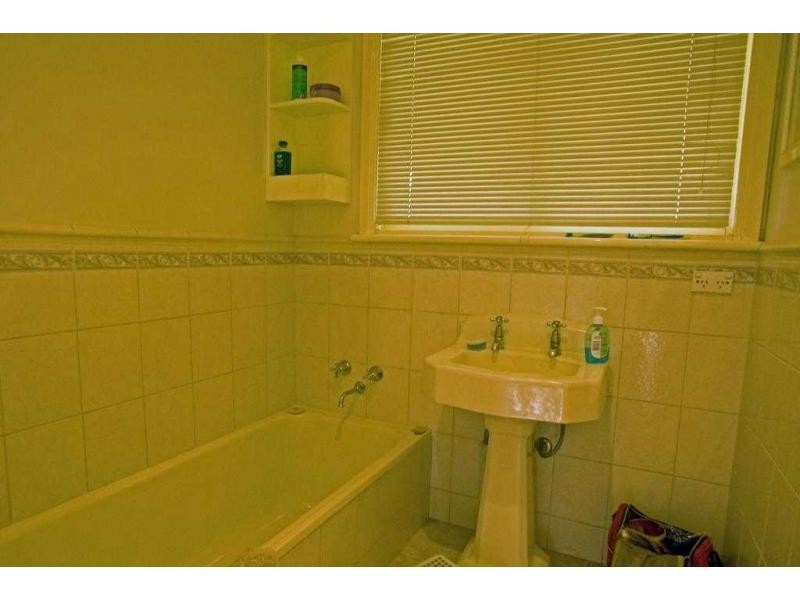 021 Clarence Avenue, Kennington VIC 3550