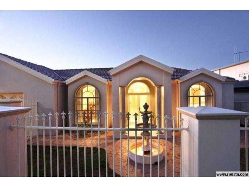 8. Londey Street, Kangaroo Flat VIC 3555