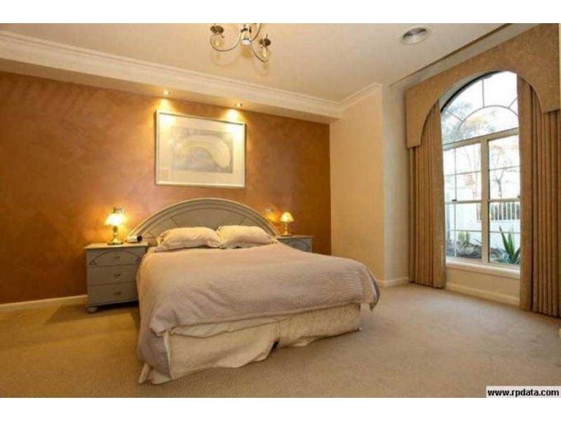 8. Londey Street, Kangaroo Flat VIC 3555