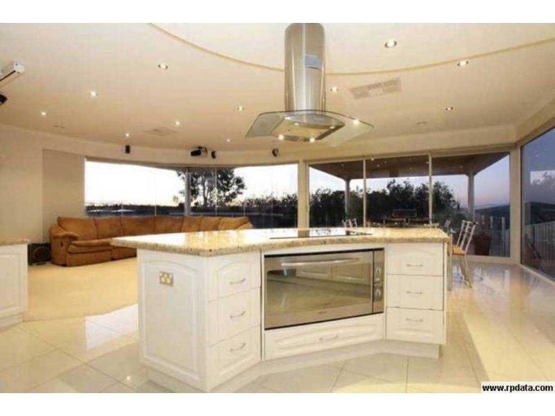 8. Londey Street, Kangaroo Flat VIC 3555