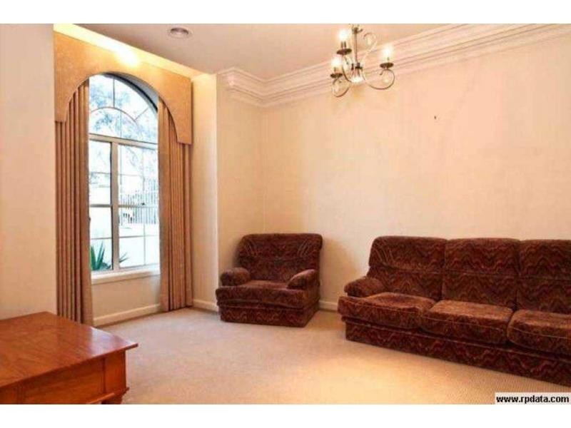 8. Londey Street, Kangaroo Flat VIC 3555