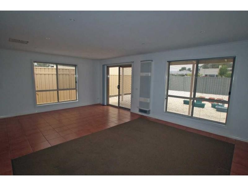 5 Hasker Drive, Kangaroo Flat VIC 3555