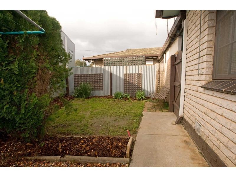 2/82 High Street, Kangaroo Flat VIC 3555