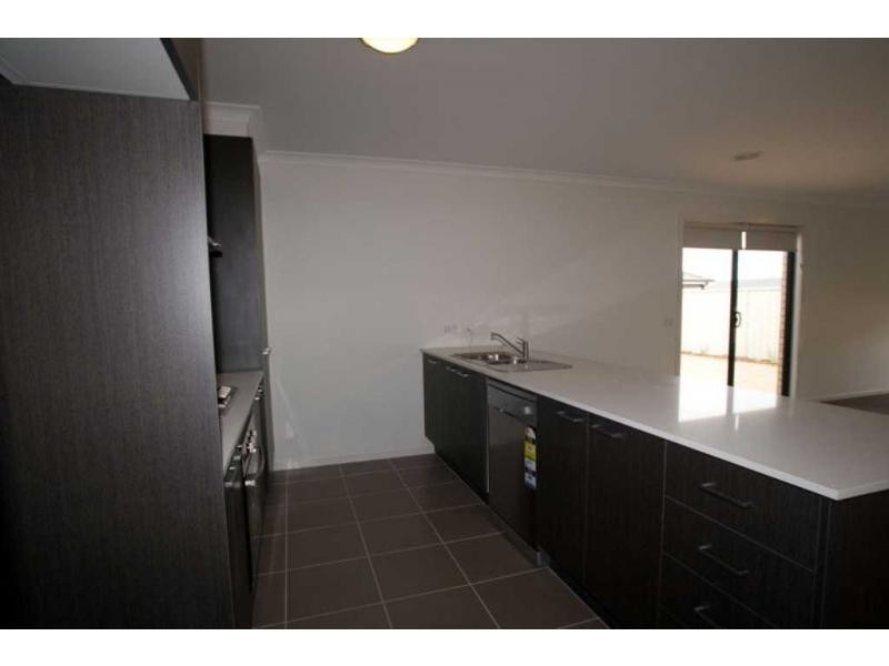 18 Crossley Avenue, Epsom VIC 3551