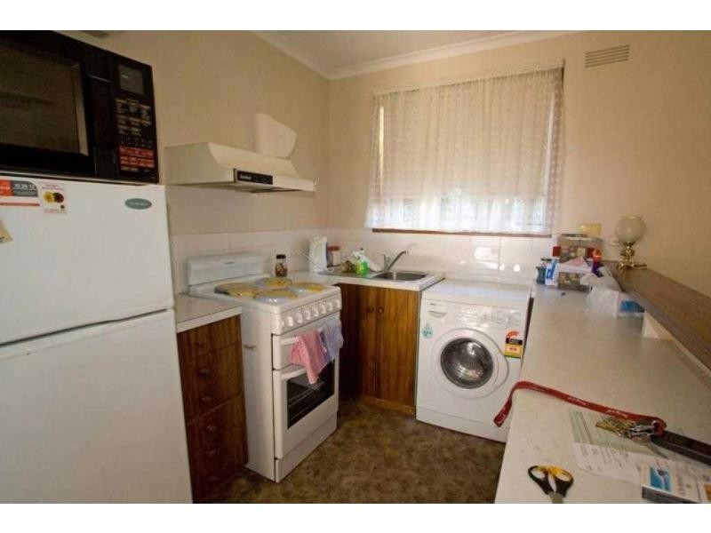 2/44 Hammer Street, Flora Hill VIC 3550