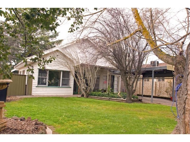 12 Pleasantvale Crescent, Flora Hill VIC 3550