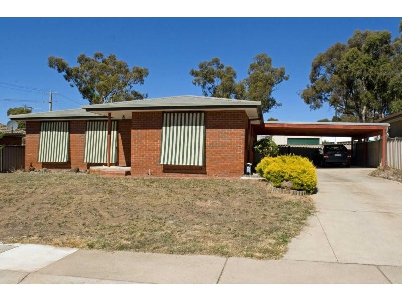 50 Mockridge Drive, Kangaroo Flat VIC 3555