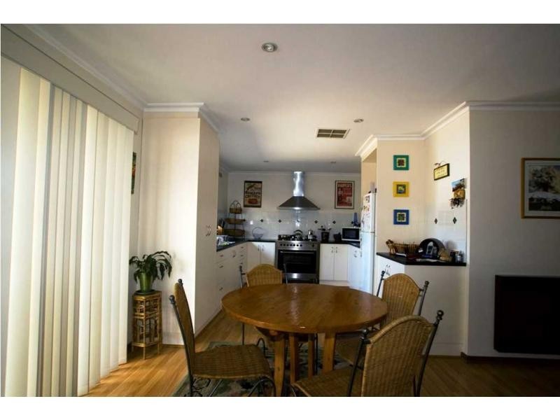 8 Butts Road, Eaglehawk VIC 3556