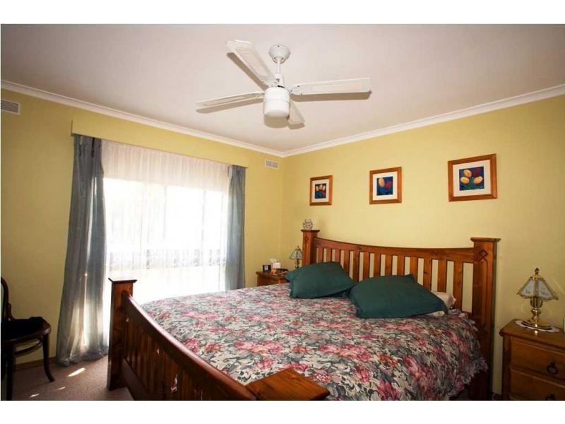 8 Butts Road, Eaglehawk VIC 3556