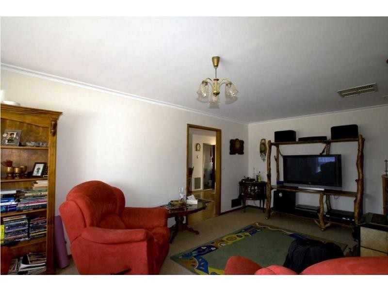 8 Butts Road, Eaglehawk VIC 3556