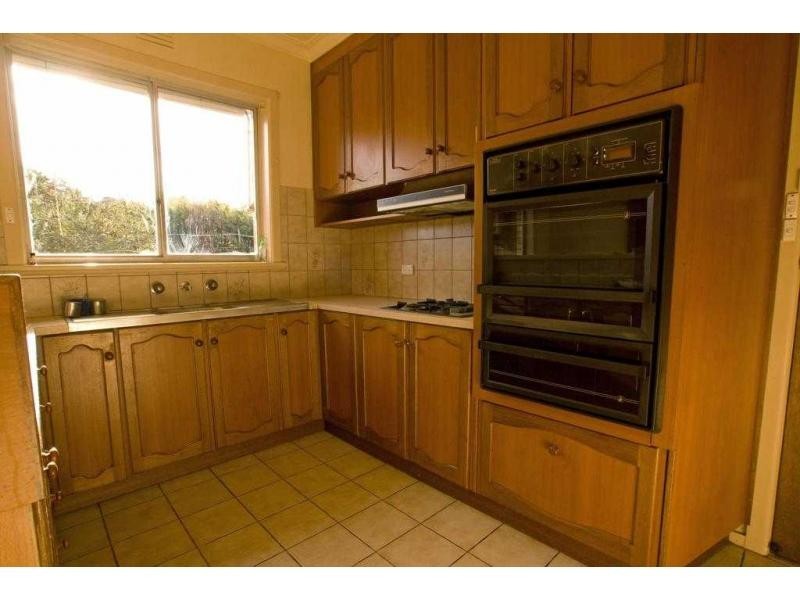 9 Oak Street, Golden Square VIC 3555