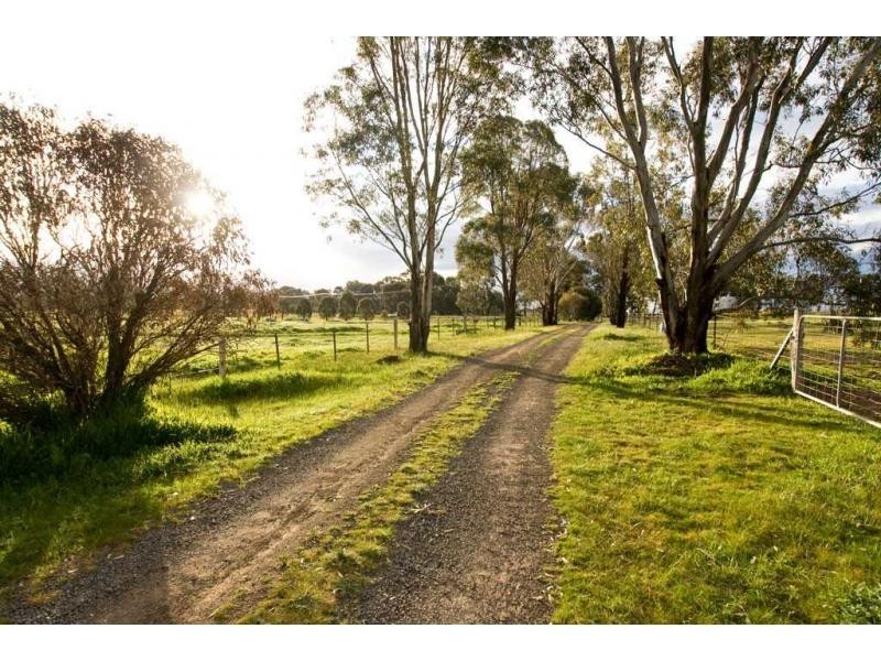 Bagshot VIC 3551