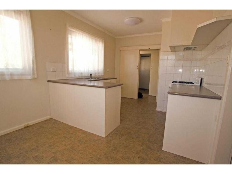 12 Race Street, Flora Hill VIC 3550