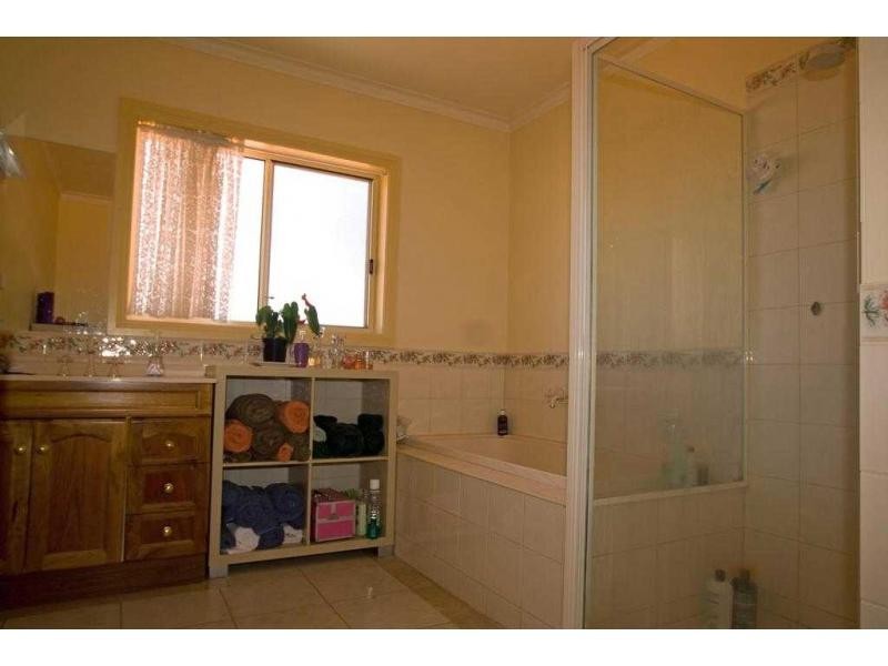 Villa *2/15 Claire Court, Kennington VIC 3550