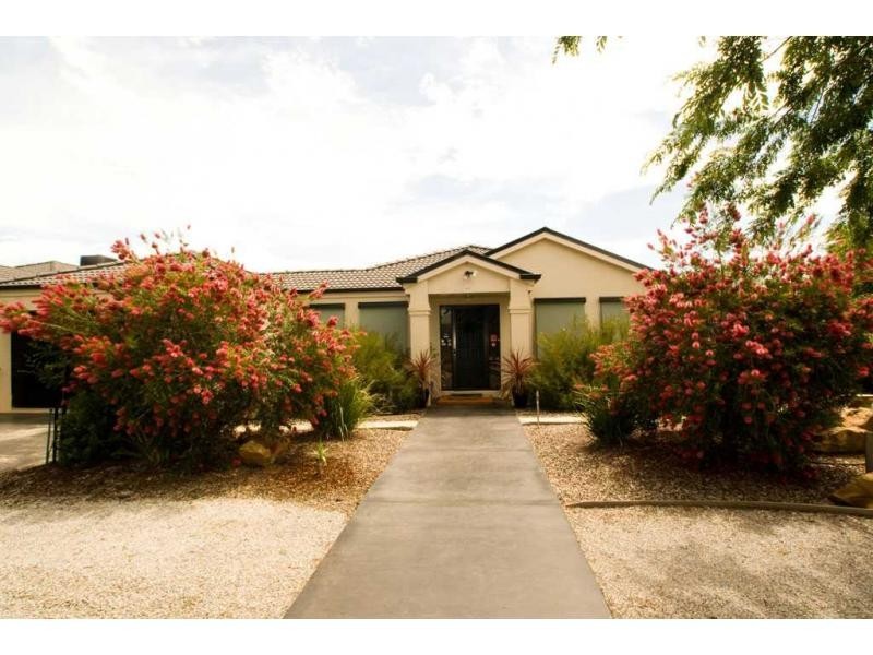 35 Brentwood REFRESHABLE Boulevard, Strathfieldsaye VIC 3551
