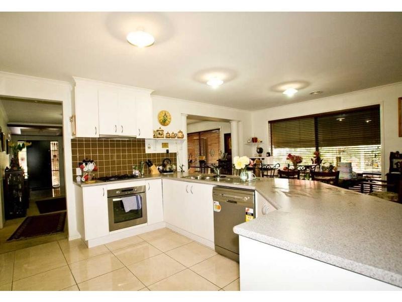 35 Brentwood REFRESHABLE Boulevard, Strathfieldsaye VIC 3551