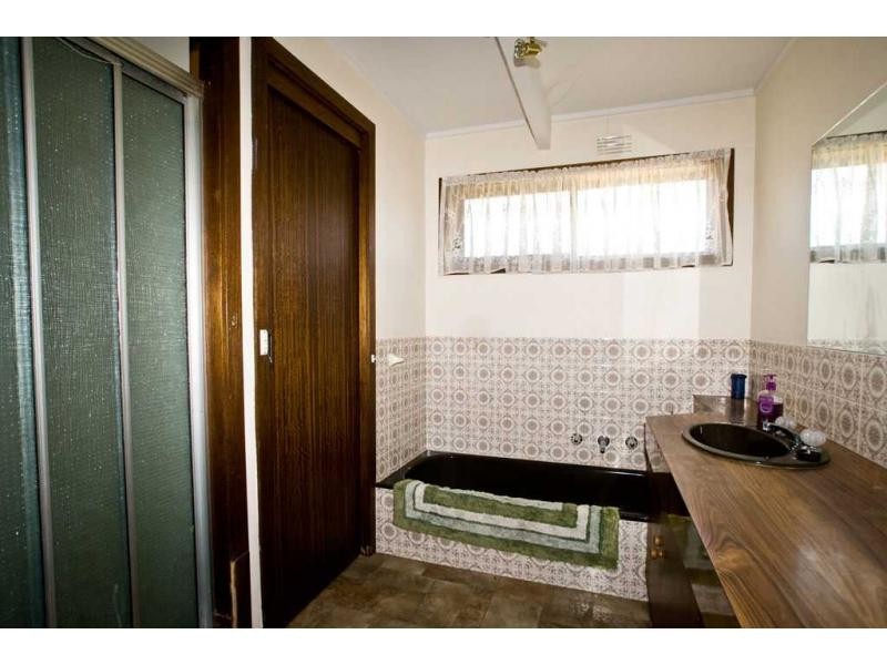 Flora Hill VIC 3550