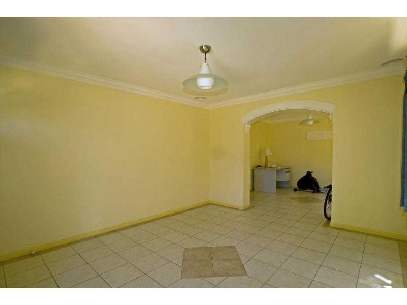 .2/15 Claire Court, Kennington VIC 3550