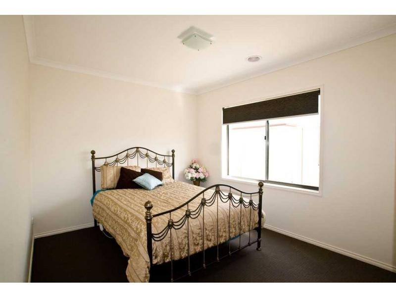 2 Tununga Circuit, Kangaroo Flat VIC 3555