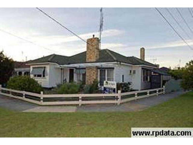 8 Derna Court, Golden Square VIC 3555