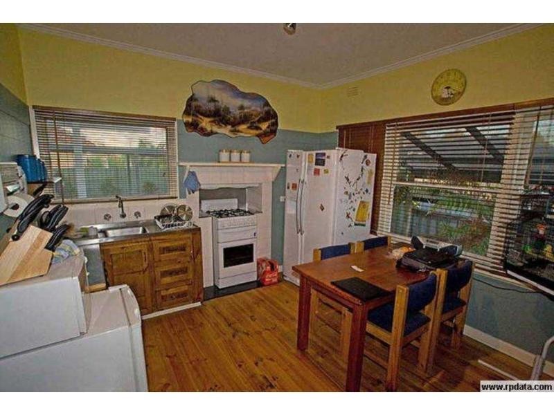 8 Derna Court, Golden Square VIC 3555