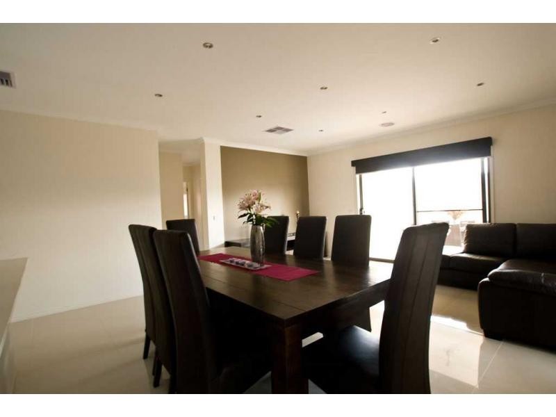 2 Tununga Circuit, Kangaroo Flat VIC 3555