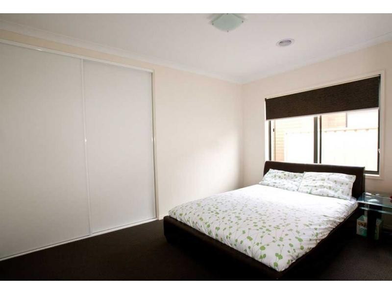 2 Tununga Circuit, Kangaroo Flat VIC 3555