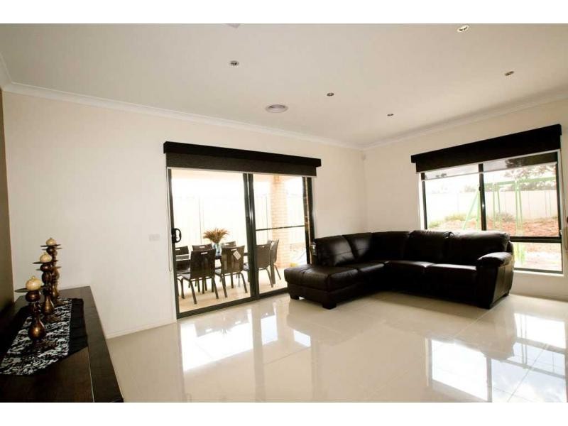 2 Tununga Circuit, Kangaroo Flat VIC 3555