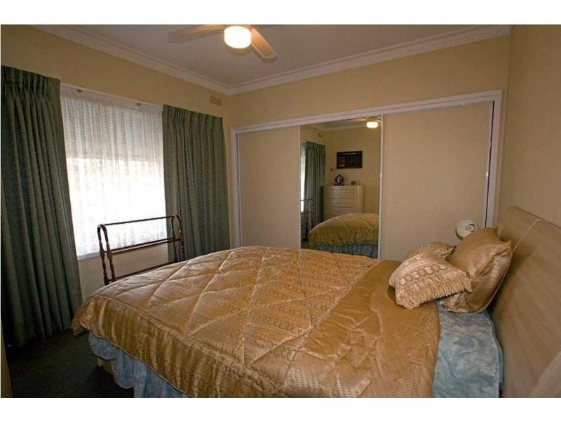 1 Grace Street, White Hills VIC 3550