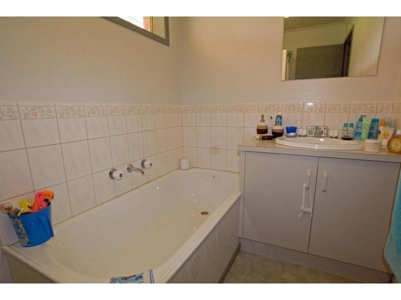 27 Queen Street, Kangaroo Flat VIC 3555