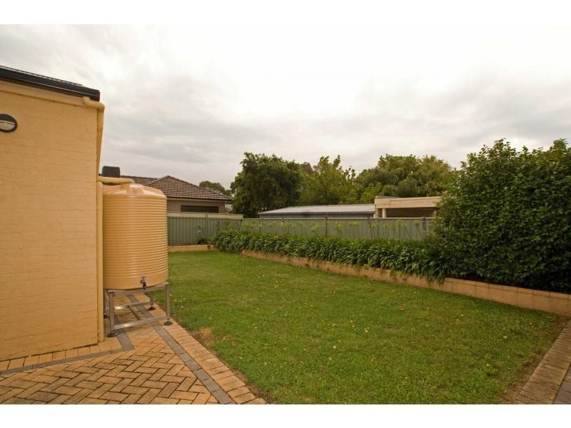 *24 Bay Street, Golden Square VIC 3555