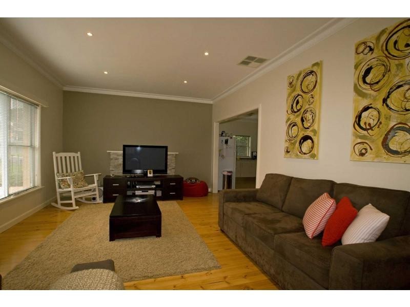 *24 Bay Street, Golden Square VIC 3555