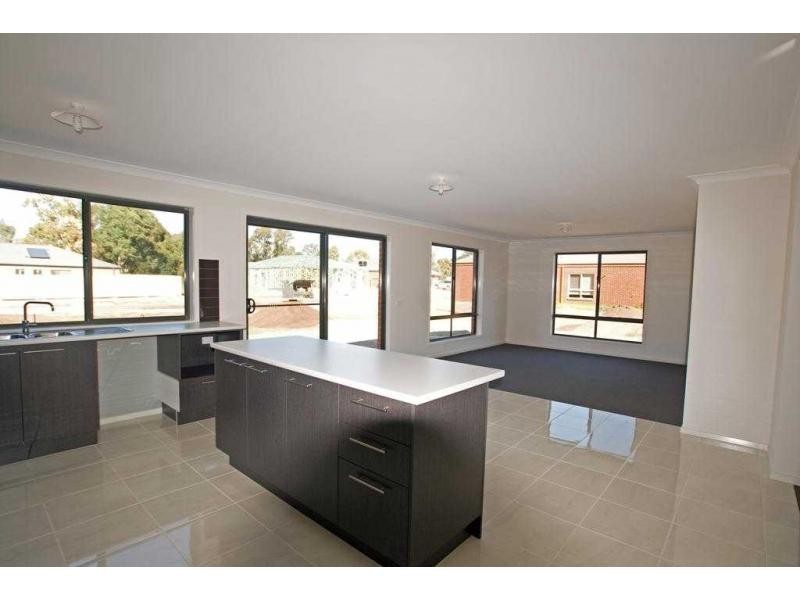 96 Bassett Drive, Strathfieldsaye VIC 3551