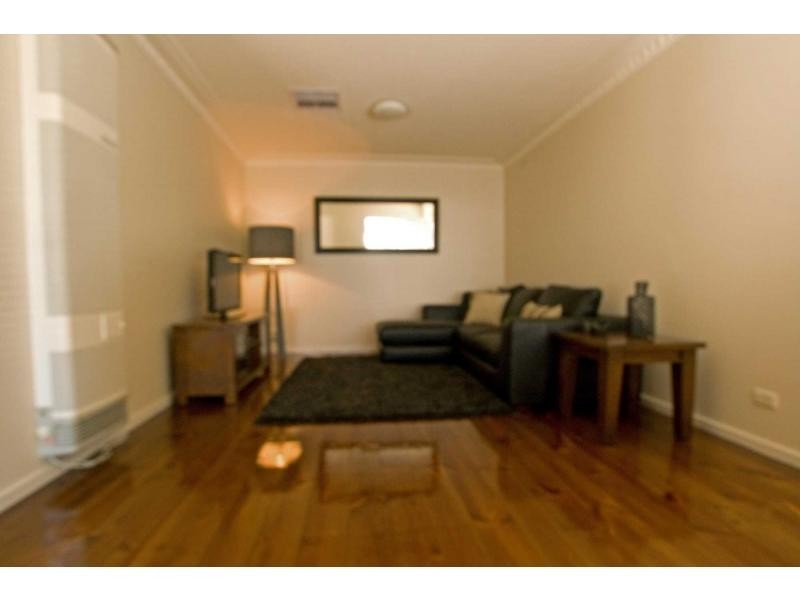 113` Gladstone Street, Quarry Hill VIC 3550