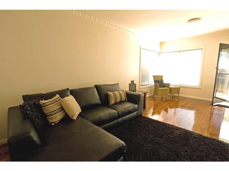 113` Gladstone Street, Quarry Hill VIC 3550