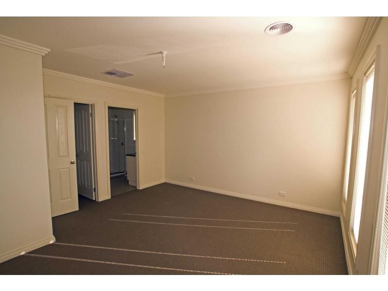 5A Vincent Drive, Kennington VIC 3550