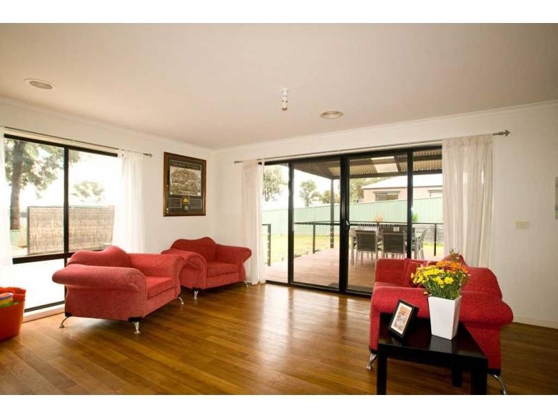 5 Marita Drive, Maiden Gully VIC 3551