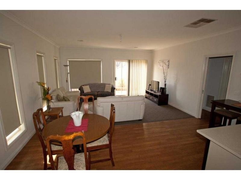 Unit 1/379 High Street, Golden Square VIC 3555