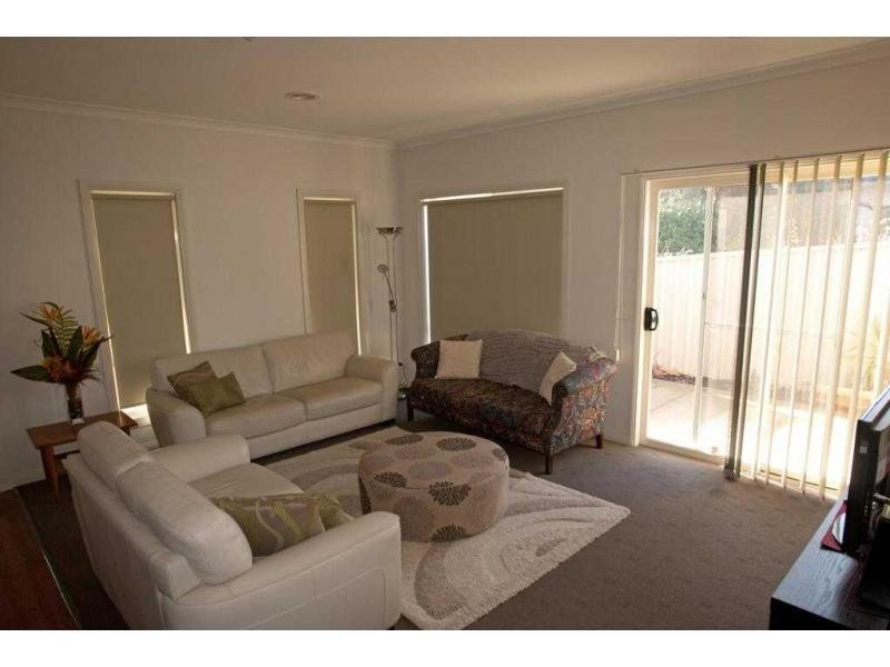 Unit 1/379 High Street, Golden Square VIC 3555