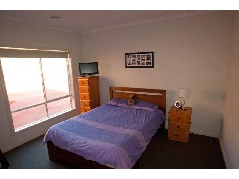Unit 1/379 High Street, Golden Square VIC 3555