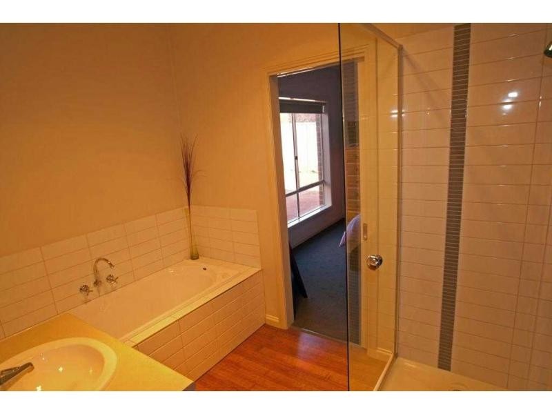 Unit 1/379 High Street, Golden Square VIC 3555