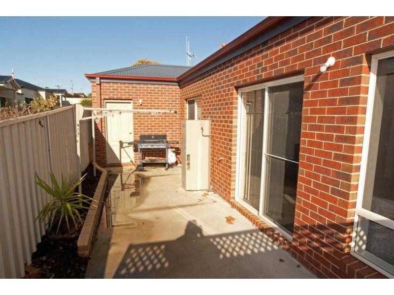 Unit 1/379 High Street, Golden Square VIC 3555