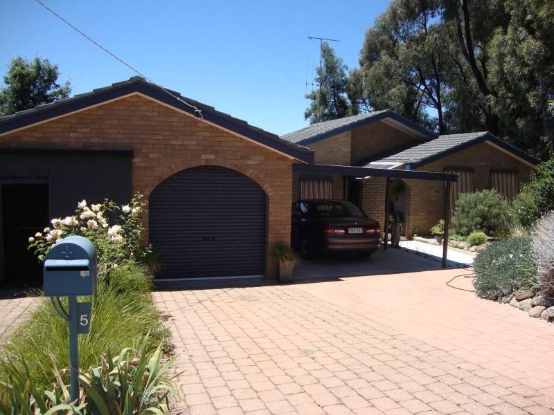 5 Maxwell Drive, Strathdale VIC 3550