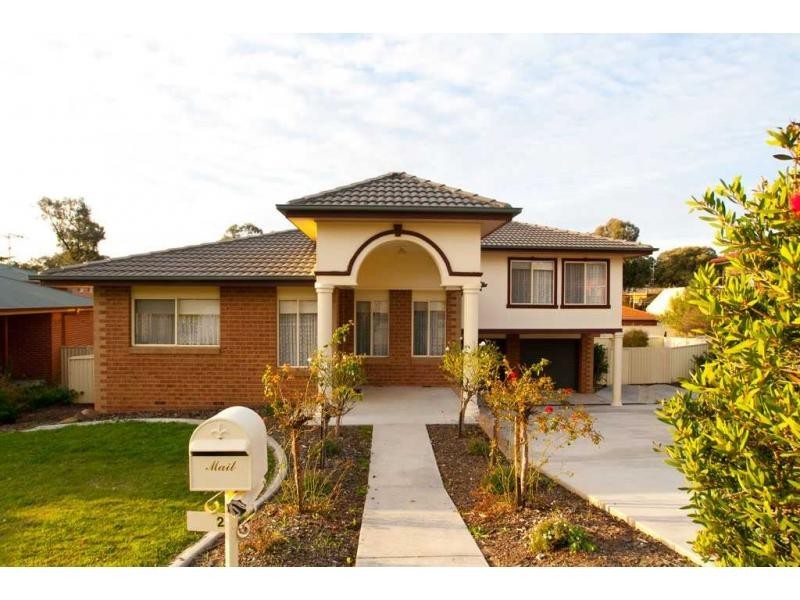 2 Kate Close, Kennington VIC 3550