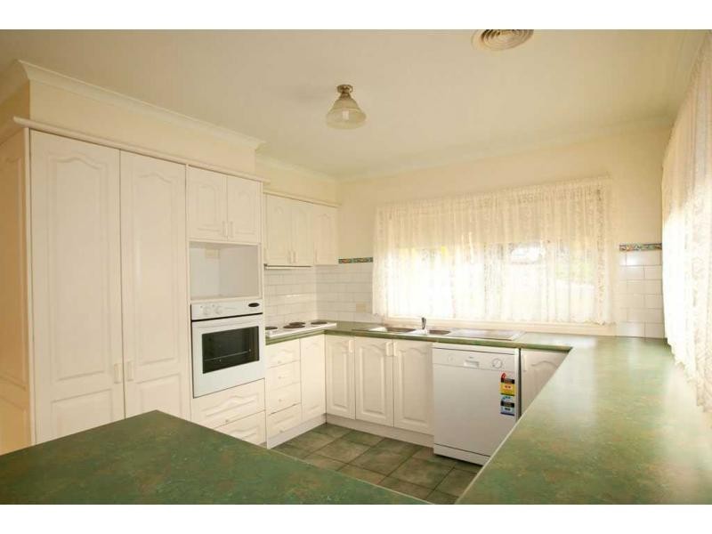 2 Kate Close, Kennington VIC 3550