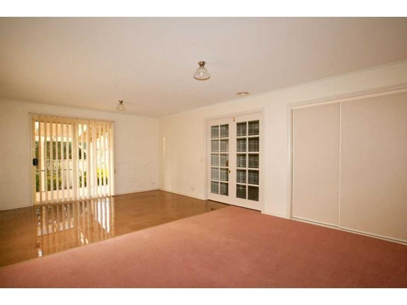 2 Kate Close, Kennington VIC 3550