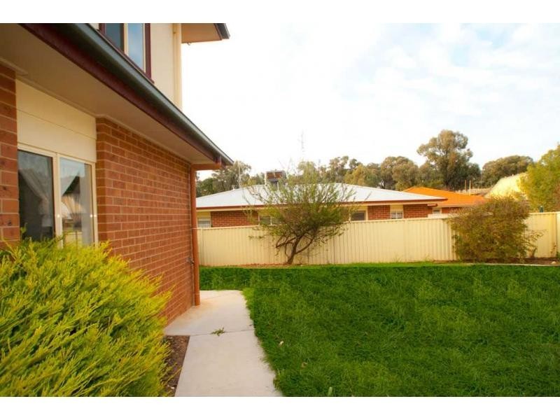 2 Kate Close, Kennington VIC 3550